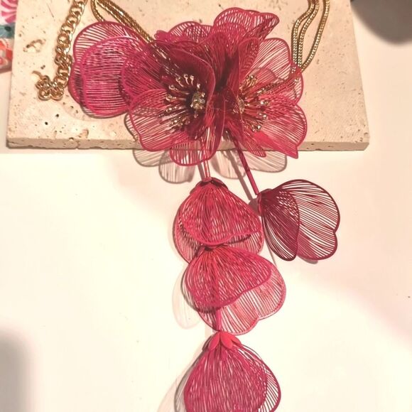 New ZARA cascading flowers choker necklace in fuchsia,a reddish-purple - Picture 2 of 12